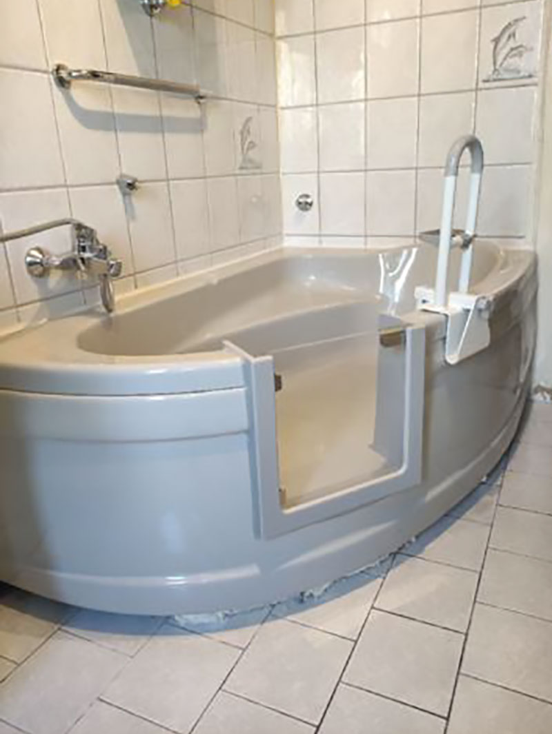 Barrierefreies Bad Badewannentuer