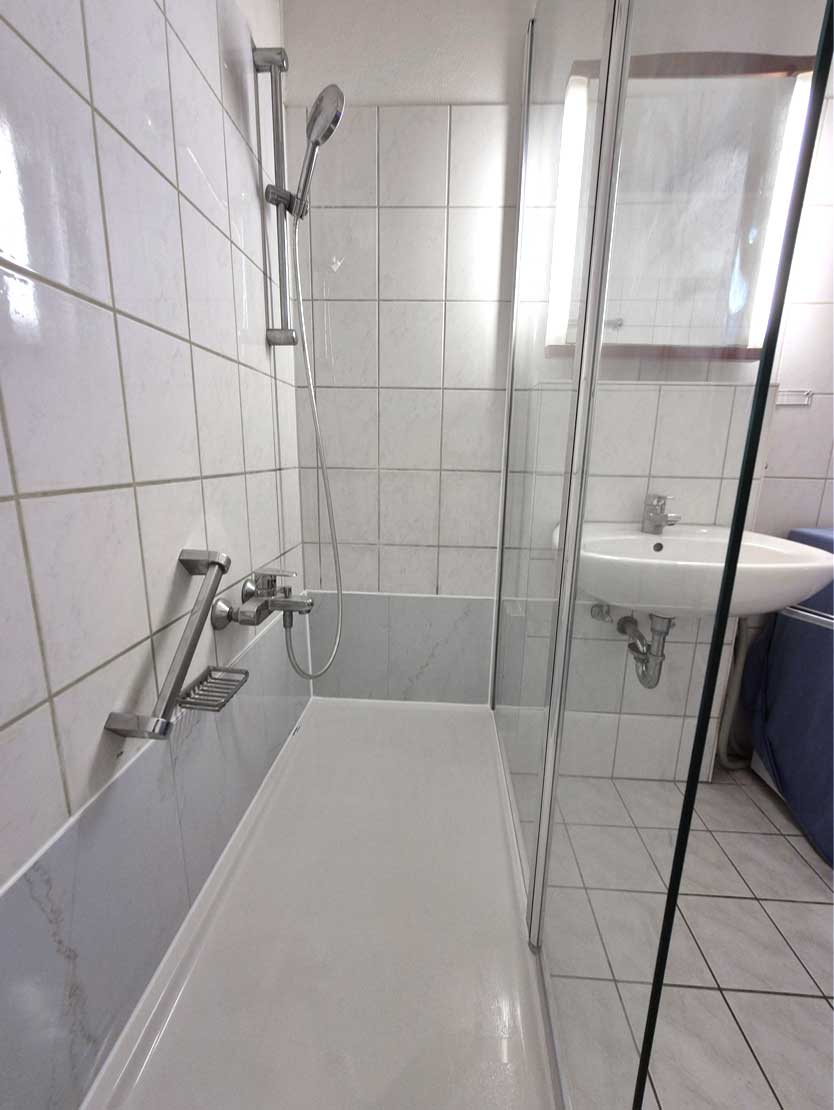 Umbau_Badewanne_barrierefreie_Dusche Umbau einer Badewanne zur barrierefreien Dusche in einem Tag!
